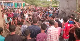 কিশোরগঞ্জ বিসিকে নির্মাণাধীন ফটক ধসে নিহত মিস্ত্রি, আহত ৪